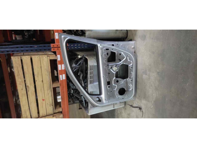 Recambio de puerta delantera derecha para dacia logan laureate referencia OEM IAM   