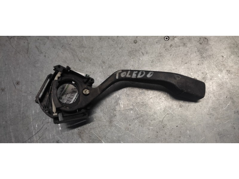 Recambio de mando limpia para seat toledo (1l) se referencia OEM IAM 357953503  