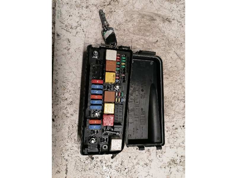 Recambio de caja reles / fusibles para opel vectra c berlina cosmo referencia OEM IAM 13240243 519171102 