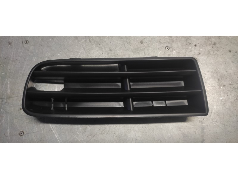 Recambio de rejilla paragolpes izquierda para volkswagen golf iv berlina (1j1) básico referencia OEM IAM 0907717  