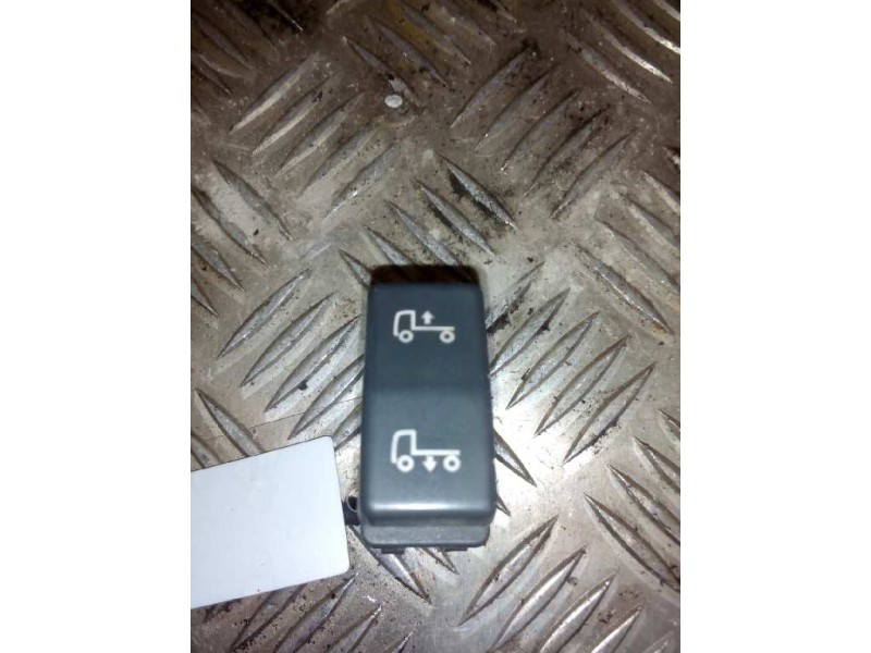 Recambio de interruptor para renault premium route 2006 fas 4x2 larga distancia referencia OEM IAM 5010589807  