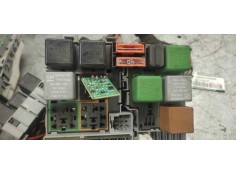 Recambio de caja reles / fusibles para opel corsa c club referencia OEM IAM 13109962   2