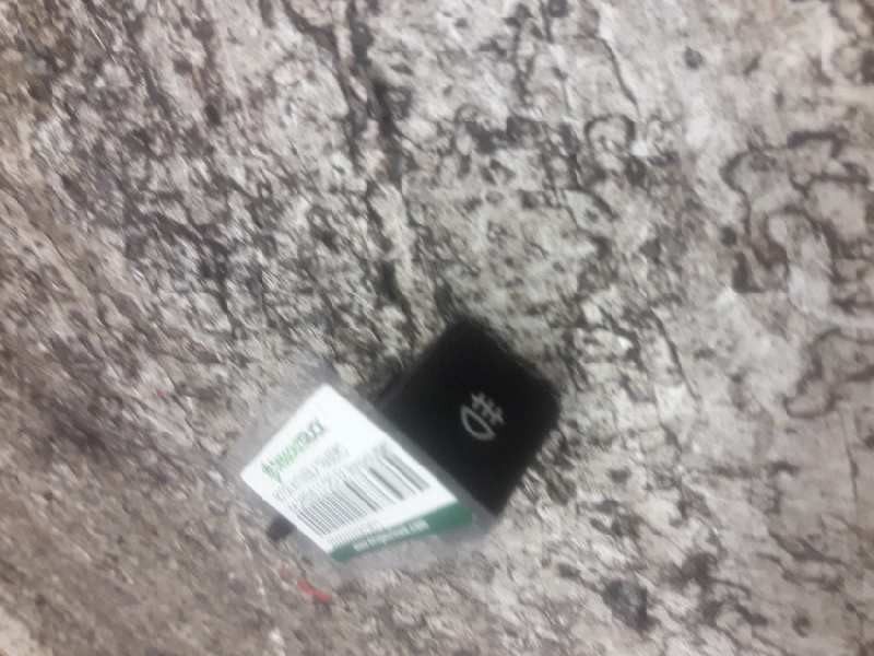 Recambio de boton antiniebla trasero para kia carens 2.0 crdi ex monovolumen referencia OEM IAM  6 PINS 