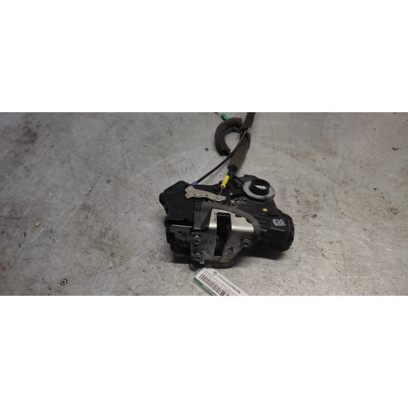 Recambio de cerradura puerta delantera derecha para toyota corolla verso (r1) 2,2 d-4d sport referencia OEM IAM A046693  