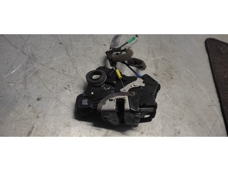 Recambio de cerradura puerta delantera izquierda para toyota corolla verso (r1) 2,2 d-4d sport referencia OEM IAM   6 PINS