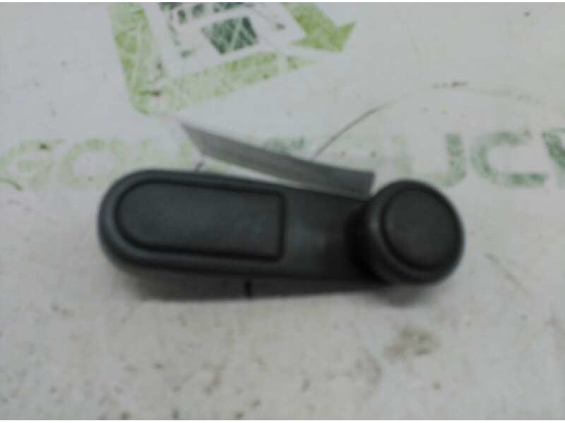 Recambio de maneta elevalunas trasera izquierda para peugeot 205 berlina 1.1 mito referencia OEM IAM   