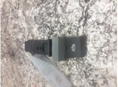 Recambio de boton agua limpia para kia carens 2.0 crdi ex monovolumen referencia OEM IAM 0K2FD66460 864W03190 6 PINS