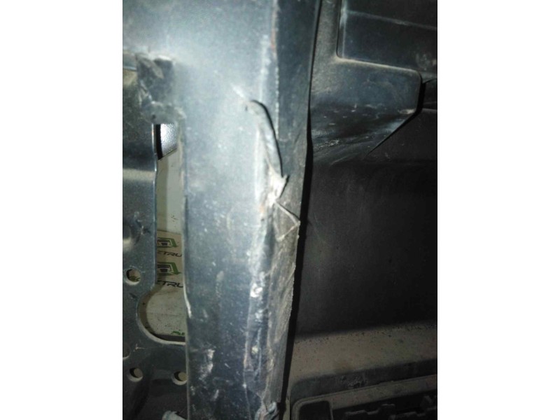 Recambio de peldaño izquierdo para renault serie t fg 4x2 cabina high-sleeper referencia OEM IAM 82574835  