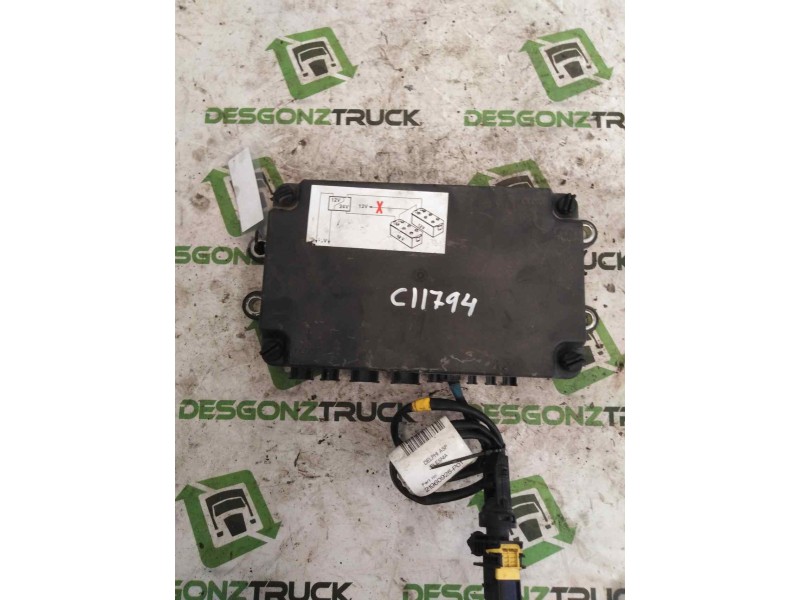 Recambio de caja reles / fusibles para renault serie t fg 4x2 cabina high-sleeper referencia OEM IAM 21717590  