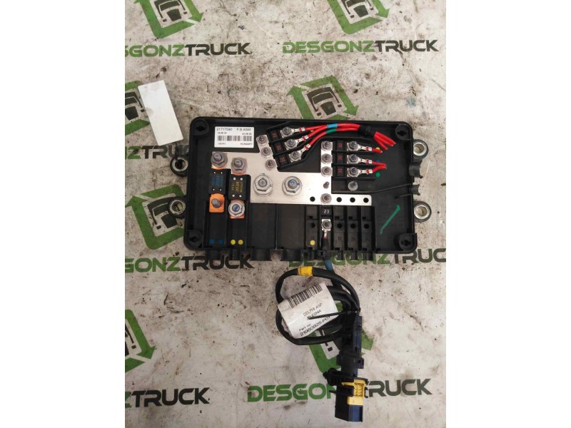 Recambio de caja reles / fusibles para renault serie t fg 4x2 cabina high-sleeper referencia OEM IAM 21717590  