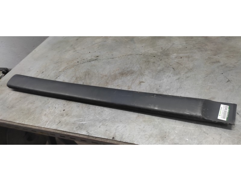 Recambio de moldura puerta delantera derecha para peugeot 206 berlina xs referencia OEM IAM 9620864377  