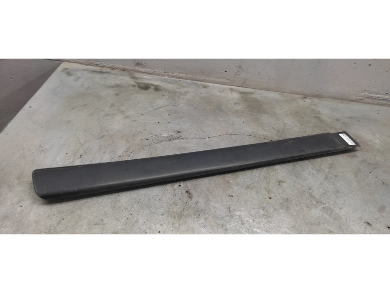 Recambio de moldura puerta delantera derecha para peugeot 206 berlina xs referencia OEM IAM 9620864377  