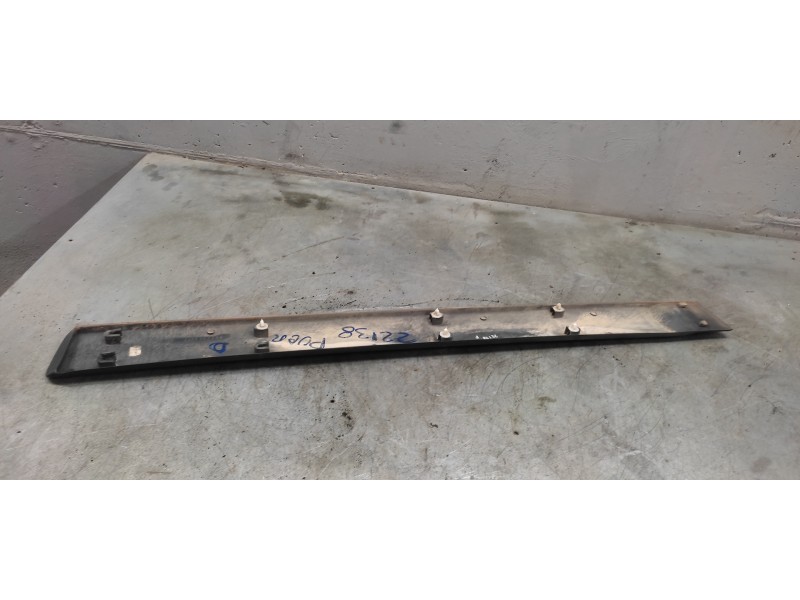 Recambio de moldura puerta delantera derecha para peugeot 206 berlina xs referencia OEM IAM 9620864377  