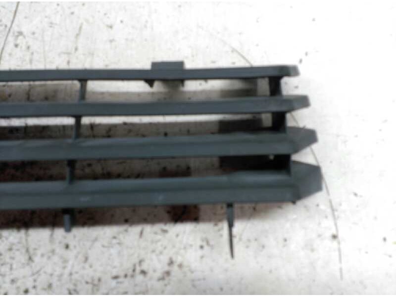 Recambio de rejilla delantera central para citroën c15 rd familiale referencia OEM IAM 9612999177  