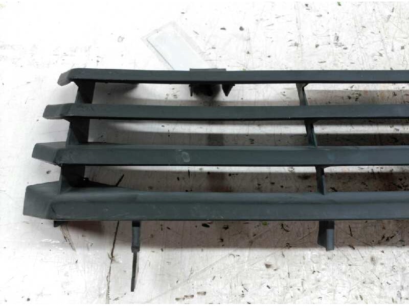 Recambio de rejilla delantera central para citroën c15 rd familiale referencia OEM IAM 9612999177  