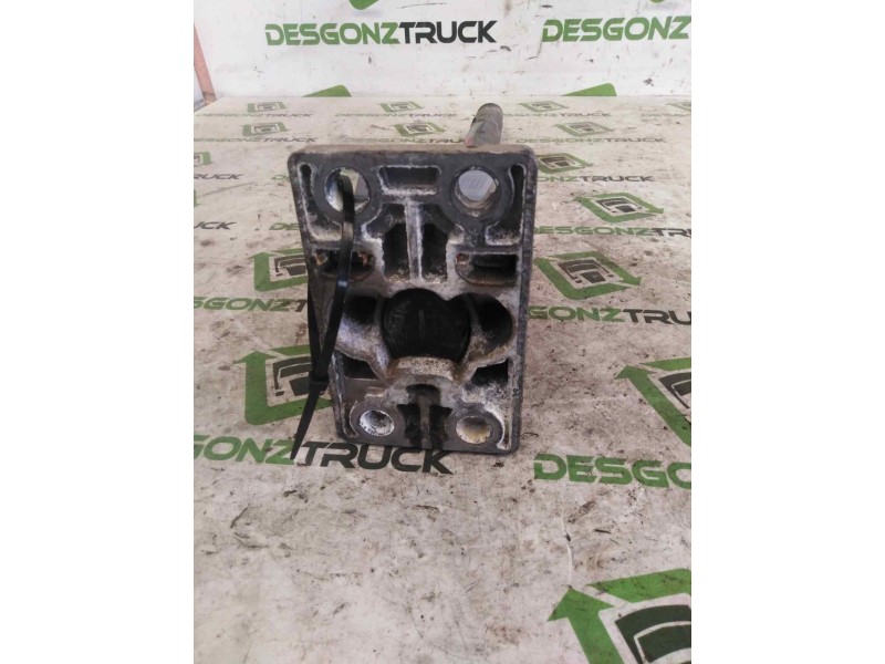 Recambio de soporte guardabarros trasero para renault serie t fg 4x2 cabina high-sleeper referencia OEM IAM   