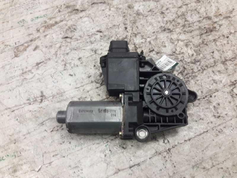 Recambio de motor elevalunas trasero derecho para opel vectra b berlina básico (1999) referencia OEM IAM 0130821794  