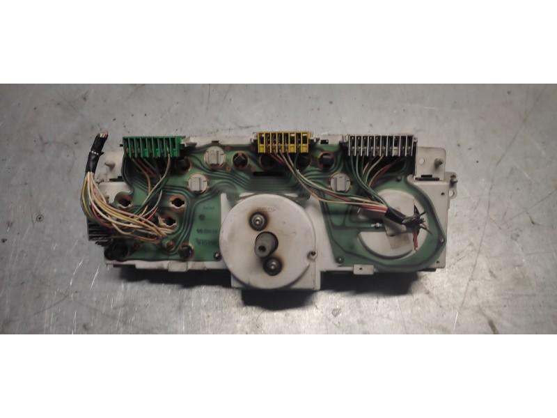 Recambio de cuadro instrumentos para peugeot 205 berlina 1.8 diesel referencia OEM IAM 9628305480  
