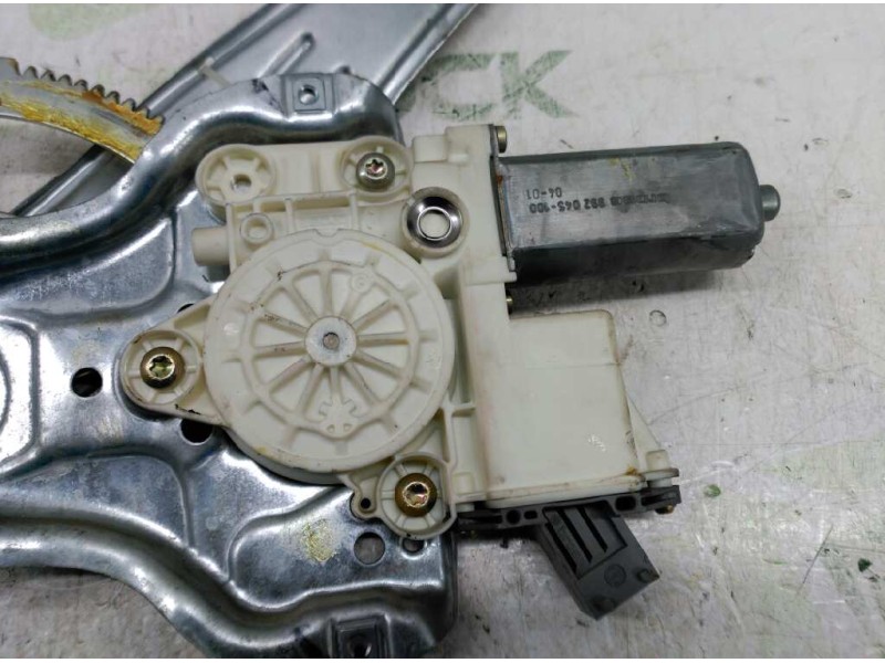 Recambio de elevalunas trasero derecho para toyota avensis wagon (t25) 2.0 d-4d executive referencia OEM IAM 6983005100  