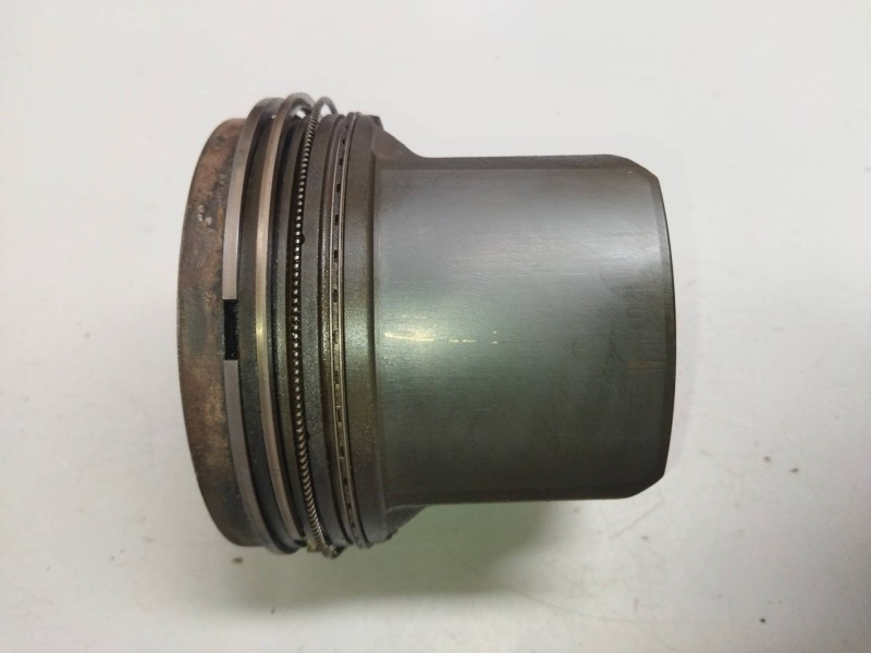 Recambio de piston para volvo fh xxx fg 4x2 low corto referencia OEM IAM 22106875  