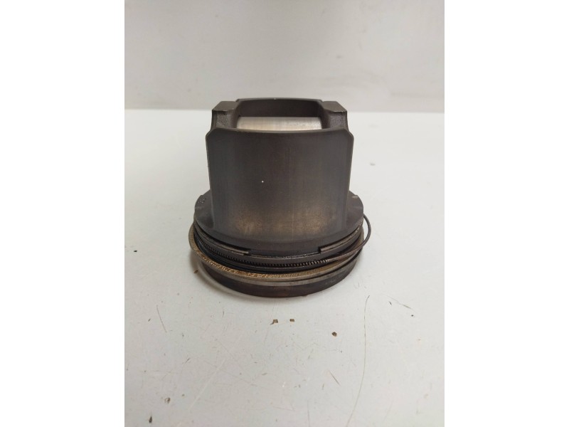 Recambio de piston para volvo fh xxx fg 4x2 low corto referencia OEM IAM 22106875  