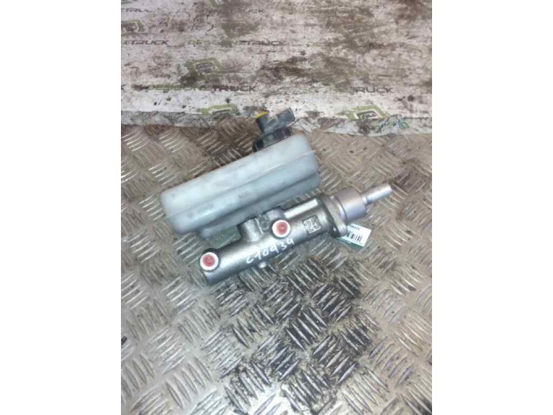Recambio de bombin freno para renault mascott 2.8 diesel referencia OEM IAM 21027999  