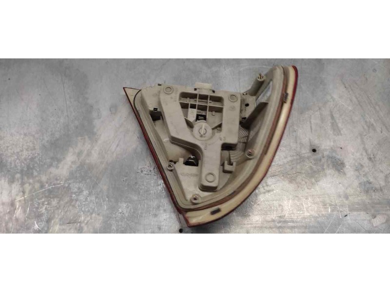 Recambio de piloto trasero derecho para mercedes-benz clase c (w202) berlina referencia OEM IAM 2028200264 7 PINS 