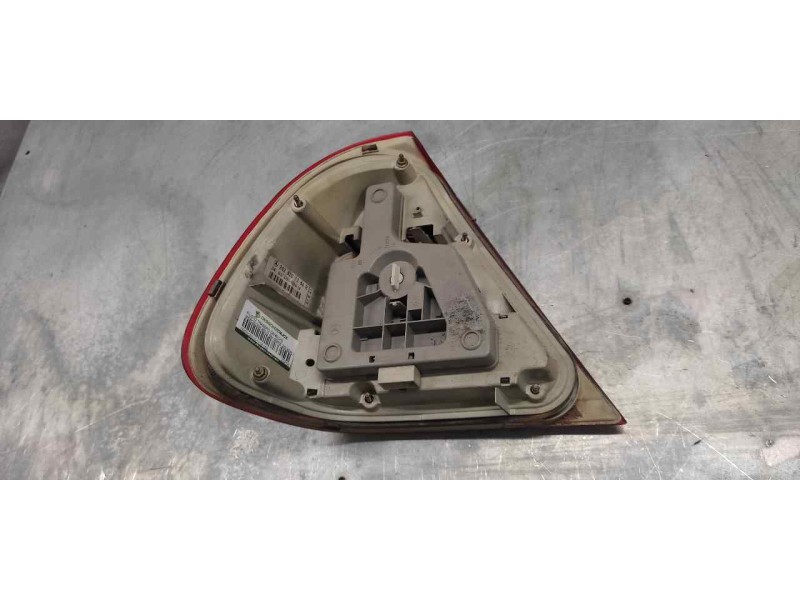 Recambio de piloto trasero derecho para mercedes-benz clase c (w202) berlina referencia OEM IAM 2028201264 7 PINS 