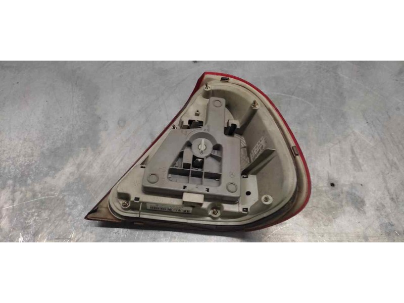 Recambio de piloto trasero izquierdo para mercedes-benz clase c (w202) berlina referencia OEM IAM 2028200964 7 PINS 