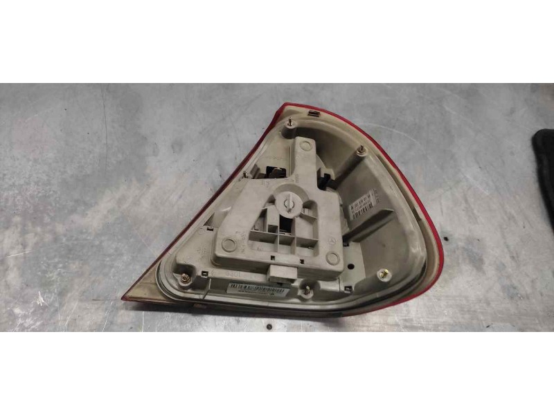 Recambio de piloto trasero izquierdo para mercedes-benz clase c (w202) berlina referencia OEM IAM 2028200164 7 PINS 