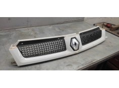 Recambio de rejilla delantera central para renault master ii phase 2 combi kombi 2,8t l1 6pl. referencia OEM IAM    2