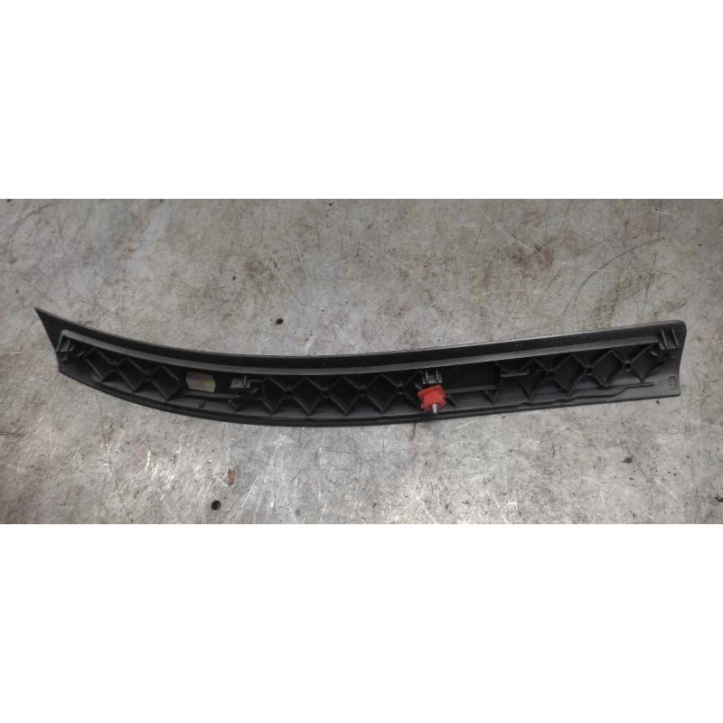 Recambio de moldura para bmw serie 3 berlina (e46) 2.0 16v diesel cat referencia OEM IAM 8196102 SALPICADERO 
