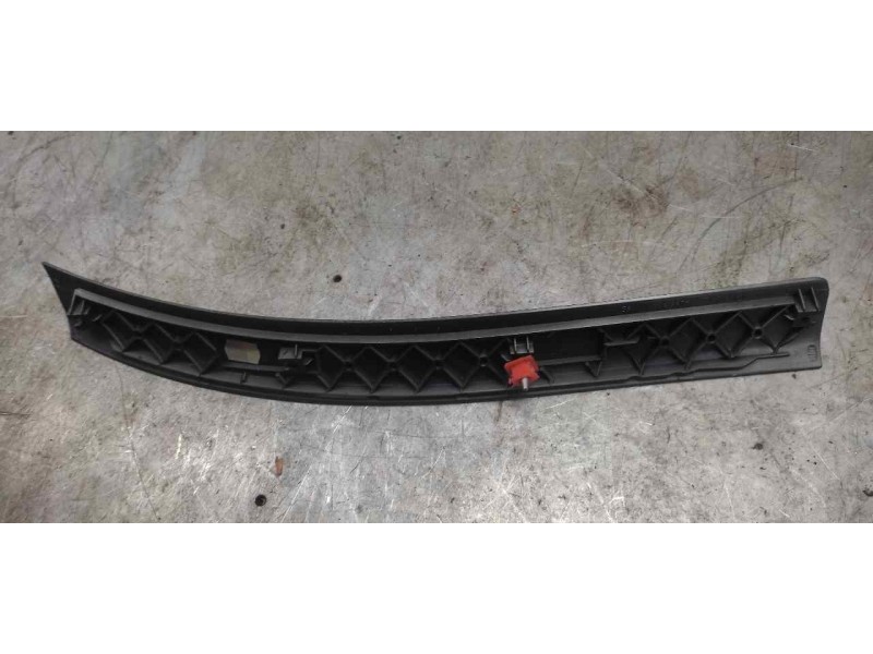Recambio de moldura para bmw serie 3 berlina (e46) 2.0 16v diesel cat referencia OEM IAM 8196102 SALPICADERO 