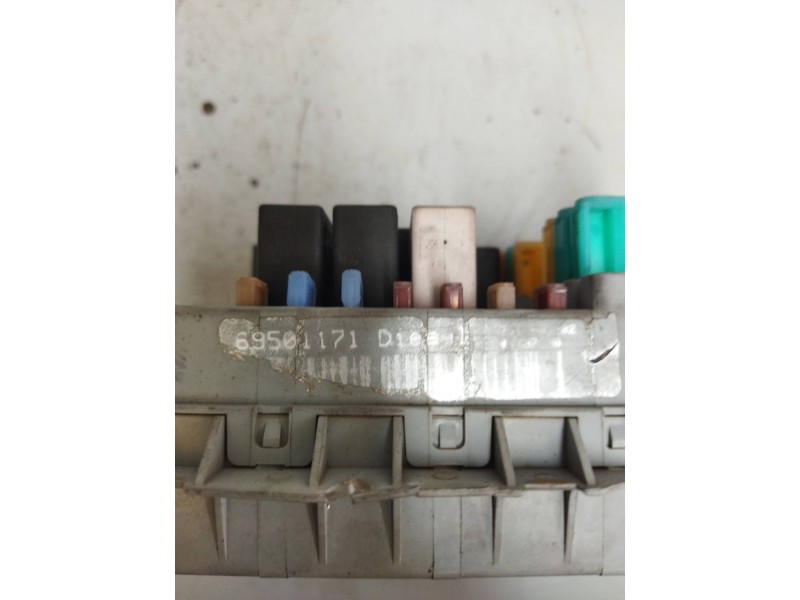 Recambio de caja reles / fusibles para iveco daily pr referencia OEM IAM 69501171  