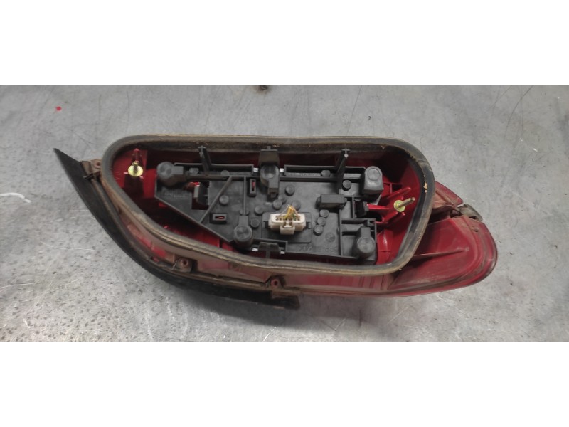 Recambio de piloto trasero derecho para peugeot 406 berlina (s1/s2) svdt referencia OEM IAM   