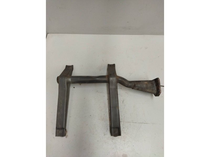 Recambio de soporte para iveco eurocargo 05.03 referencia OEM IAM 504184836  SOPORTE GUARDABARROS DELANTERO IZQUIERDO