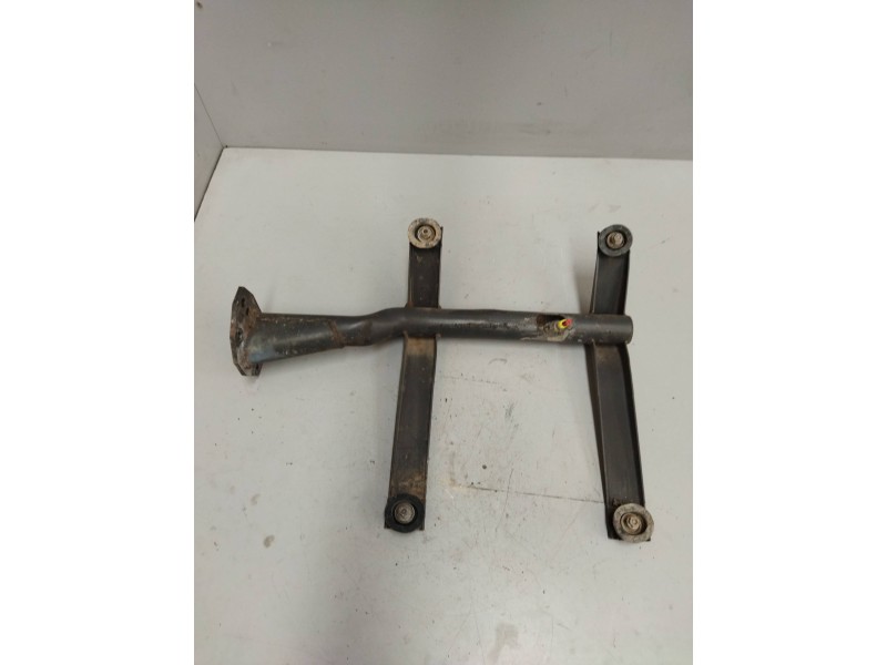 Recambio de soporte para iveco eurocargo 05.03 referencia OEM IAM 504184836  SOPORTE GUARDABARROS DELANTERO IZQUIERDO