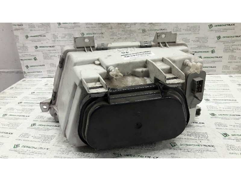 Recambio de faro derecho para mercedes-benz sprinter (w901,w903) combi 214  (902.071-072) referencia OEM IAM 9018200261  