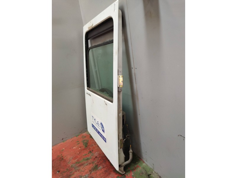 Recambio de puerta delantera derecha para renault magnum ab 2005 12.8 diesel referencia OEM IAM   