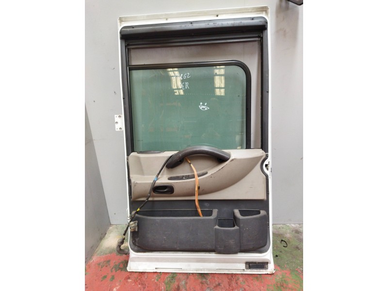 Recambio de puerta delantera derecha para renault magnum ab 2005 12.8 diesel referencia OEM IAM   