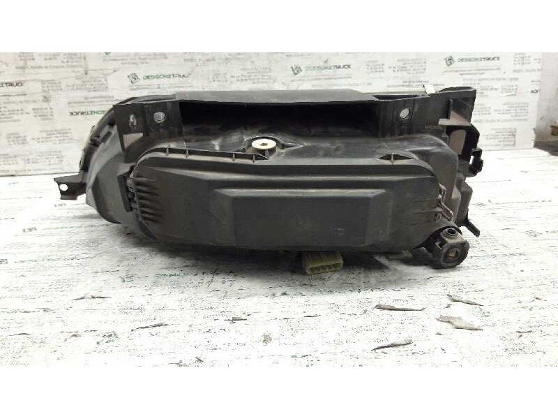 Recambio de faro derecho para citroën xantia berlina 1.6 sx referencia OEM IAM 88205034  