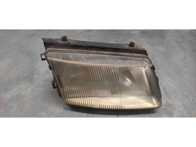 Recambio de faro derecho para volkswagen passat berlina (3b2) comfortline referencia OEM IAM   4 PINS