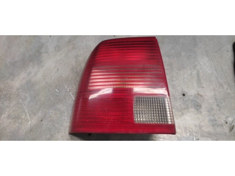 Recambio de piloto trasero izquierdo para volkswagen passat berlina (3b2) comfortline referencia OEM IAM   