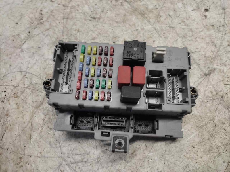 Recambio de caja reles / fusibles para fiat doblo cargo (223) 1.9 jtd cat referencia OEM IAM 406626 DELPHI 