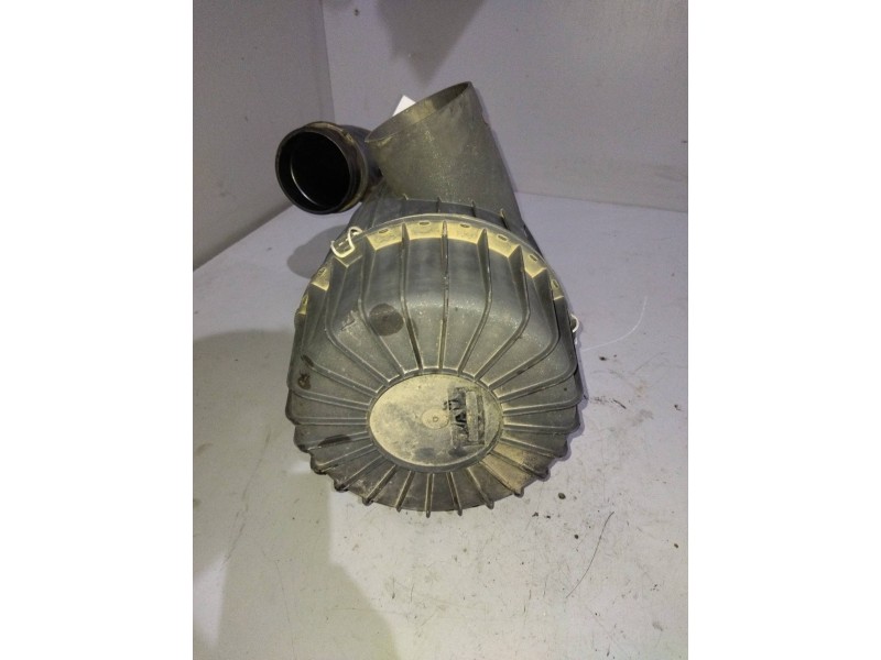 Recambio de filtro aire para iveco daily combi referencia OEM IAM 504154699  