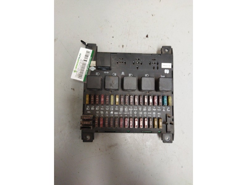 Recambio de caja reles / fusibles para nissan trucks l35.09 ... referencia OEM IAM 01501078  