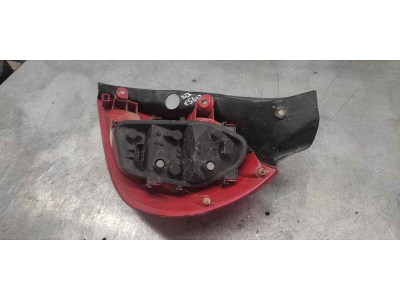 Recambio de piloto trasero izquierdo para renault clio iii dynamique referencia OEM IAM   6 PINS