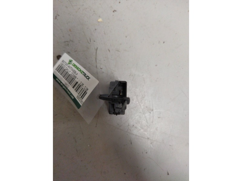 Recambio de boton antiniebla para iveco daily combi referencia OEM IAM 69500503  
