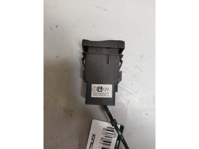 Recambio de boton antiniebla para iveco daily combi referencia OEM IAM 69500503  