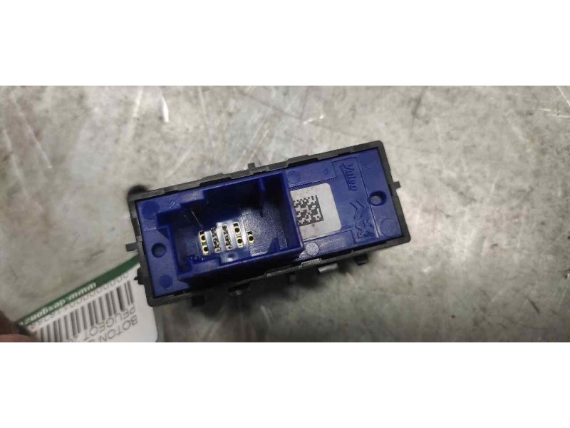Recambio de boton esp para peugeot 208 style referencia OEM IAM 96750117ZD 4 PINS 